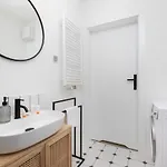 Awanport Estate By Renters Apartment
